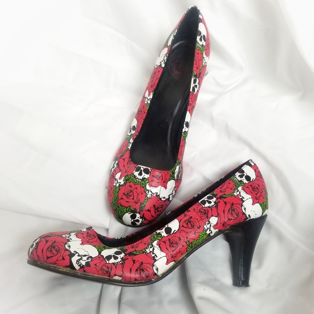 TUK Skulls and Roses Pumps